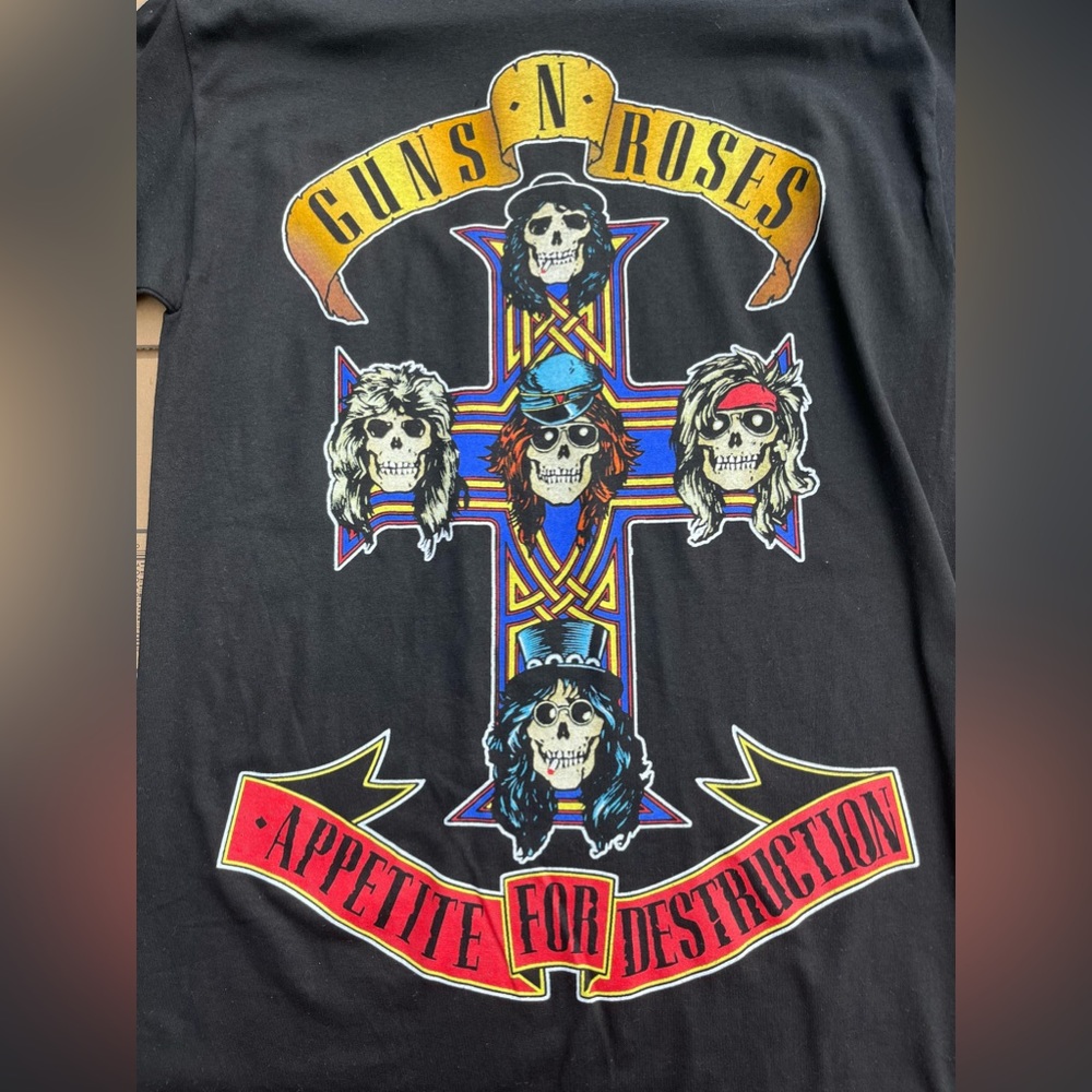 Guns N’ Roses graphic tee, size medium